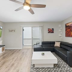 Chic 2BR Condo in Gated Comm | Pool | Central PHX