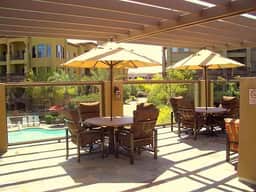 2BR Condo with Pools Gym Gated,  Near Trails