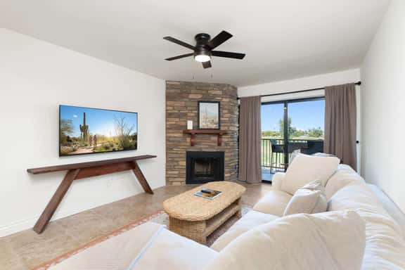Scottsdale 2BR Golf Condo: Pool, Balcony, Views! - Image 1