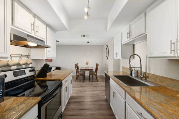 Chic 2BR Condo in Gated Comm | Pool | Central PHX