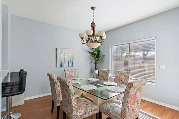 Cozy 3BR Townhome with Pool Access Near Biltmore